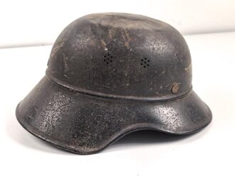 Stahlhelm Luftschutz, in allen Teilen original, das Emblem entnazifiziert, ungereinigt