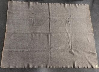 Schwere, graue Wolldecke ohne Markierungen. Gebraucht