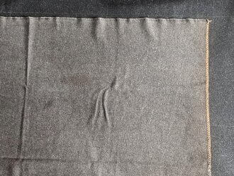 Schwere, graue Wolldecke ohne Markierungen. Gebraucht