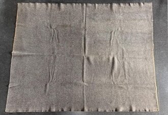 Schwere, graue Wolldecke ohne Markierungen. Gebraucht