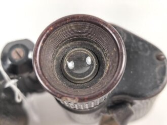 Doppelfernrohr 6 x 30 ohne jegliche Bezeichnung.. Sicherlich militärisches Glas da rechts eine Strichplatte verbaut ist. Verstellungen schwer gängig, Durchsicht lässt sich nicht ganz klar stellen