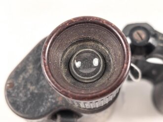 Doppelfernrohr 6 x 30 ohne jegliche Bezeichnung.. Sicherlich militärisches Glas da rechts eine Strichplatte verbaut ist. Verstellungen schwer gängig, Durchsicht lässt sich nicht ganz klar stellen