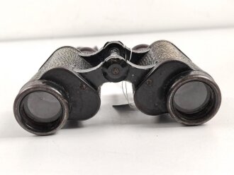 Doppelfernrohr 6 x 30 ohne jegliche Bezeichnung.. Sicherlich militärisches Glas da rechts eine Strichplatte verbaut ist. Verstellungen schwer gängig, Durchsicht lässt sich nicht ganz klar stellen