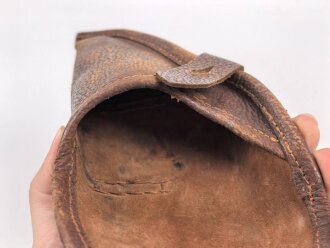 Pistolentasche braunes Leder. Keine Markierungen, Alter und Herkunft unbekannt, Höhe auf der Magazinseite gemessen 13cm