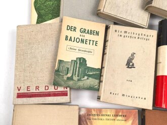 Konvolut Literatur zum Thema " Verdun" neuere und alte Titel gemischt.