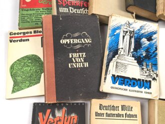 Konvolut Literatur zum Thema " Verdun" neuere und alte Titel gemischt.