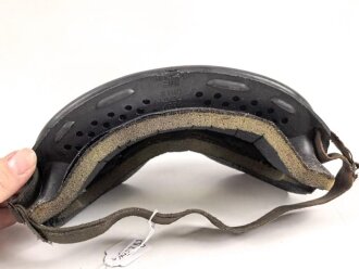 U.S. Army  Goggles sun, wind and dust, dated 1974