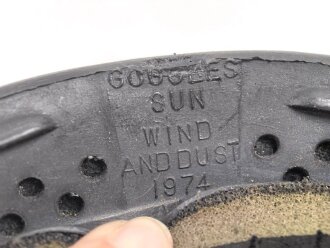 U.S. Army  Goggles sun, wind and dust, dated 1974