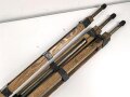 Hölzernes Gestell für ein optisches Gerät. Die Beine ausziehbar, Gesamthöhe nicht ausgezogen 120cm.