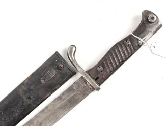 Seitengewehr Modell 1898/05 mit preussischer Abnahme von 1916. Schleifspuren im Bereich des Drückers, sonst gut.