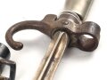 Frankreich, Epee Seitengewehr Modell 1886 Lebel. Klingenlänge 52cm. Weißmetallgriff mit Parierhaken. Scheide leicht verbogen