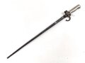 Frankreich, Epee Seitengewehr Modell 1886 Lebel. Klingenlänge 52cm. Weißmetallgriff mit Parierhaken. Scheide leicht verbogen