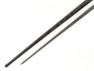 Frankreich, Epee Seitengewehr Modell 1886 Lebel. Klingenlänge 52cm. Weißmetallgriff mit Parierhaken. Zum Teil alt überlackiert