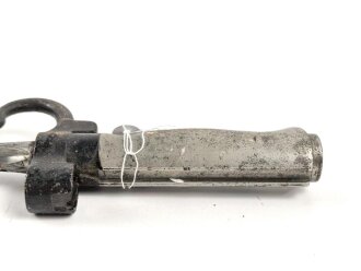 Frankreich, Epee Seitengewehr Modell 1886 Lebel. Klingenlänge 52cm. Weißmetallgriff mit Parierhaken. Zum Teil alt überlackiert