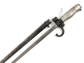 Frankreich, Epee Seitengewehr Modell 1886 Lebel. Klingenlänge 52cm. Weißmetallgriff mit Parierhaken. Zum Teil alt überlackiert