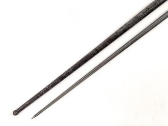 Frankreich, Epee Seitengewehr Modell 1886 Lebel. Klingenlänge 52cm. Weißmetallgriff mit Parierhaken. Zum Teil alt überlackiert