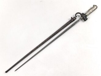 Frankreich, Epee Seitengewehr Modell 1886 Lebel. Klingenlänge 52cm. Weißmetallgriff mit Parierhaken. Zum Teil alt überlackiert