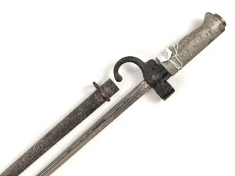 Frankreich, Epee Seitengewehr Modell 1886 Lebel. Klingenlänge 52cm. Weißmetallgriff mit Parierhaken. Zum Teil alt überlackiert