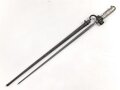 Frankreich, Epee Seitengewehr Modell 1886 Lebel. Klingenlänge 52cm. Weißmetallgriff mit Parierhaken. Zum Teil alt überlackiert