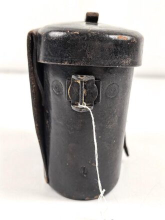 Behälter für ein Fernglas, ohne Bezeichnung, die Bauart deutet auf militärische Nutzung hin. Breite des Boden 17cm