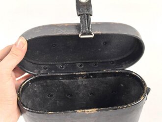 Behälter für ein Fernglas, ohne Bezeichnung, die Bauart deutet auf militärische Nutzung hin. Breite des Boden 17cm