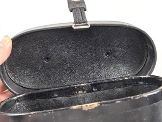 Behälter für ein Fernglas, ohne Bezeichnung, die Bauart deutet auf militärische Nutzung hin. Breite des Boden 17cm