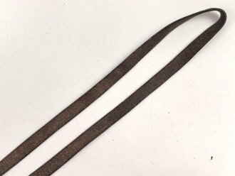 Trageriemen für ein Fernglas, Breite knapp 1cm, Gesamtlänge 108cm