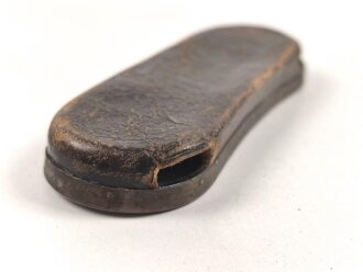 Regenschutzdeckel für ein Fernglas, Breite etwa 11,5cm