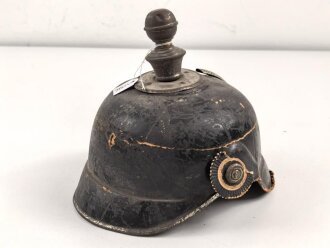 Pickelhaube aus Pappe für eine Kinderuniform. Unvollständig, defekt