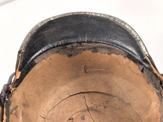 Pickelhaube aus Pappe für eine Kinderuniform. Unvollständig, defekt