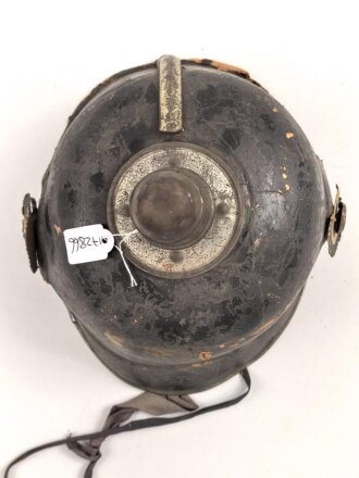 Pickelhaube aus Pappe für eine Kinderuniform. Unvollständig, defekt