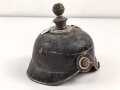 Pickelhaube aus Pappe für eine Kinderuniform. Unvollständig, defekt