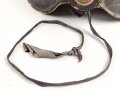 Pickelhaube aus Pappe für eine Kinderuniform. Unvollständig, defekt