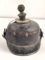 Pickelhaube aus Pappe für eine Kinderuniform. Unvollständig, defekt
