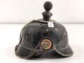 Pickelhaube aus Pappe für eine Kinderuniform. Unvollständig, defekt