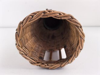 1.Weltkrieg, Weidenkorb für eine Artilleriegranate. Bodendurchmesser etwa 19cm, Höhe 66cm