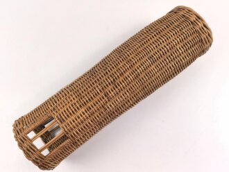 1.Weltkrieg, Weidenkorb für eine Artilleriegranate. Bodendurchmesser etwa 19cm, Höhe 66cm