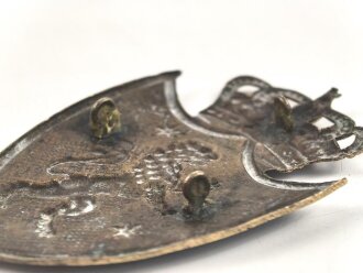 Schweden , Mützen- oder Helmemblem. Messingblech, Höhe etwas über 10cm