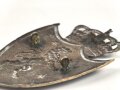 Schweden , Mützen- oder Helmemblem. Messingblech, Höhe etwas über 10cm