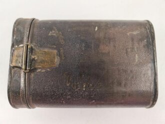 Eisenblechbehälter mit unbekannter Verwendung. Bodenbreite 12cm, Höhe 17,5cm