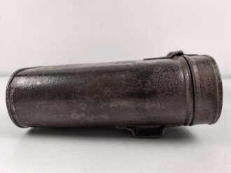 Eisenblechbehälter mit unbekannter Verwendung. Bodenbreite 12cm, Höhe 17,5cm