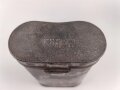 Eisenblechbehälter mit unbekannter Verwendung. Bodenbreite 12cm, Höhe 17,5cm