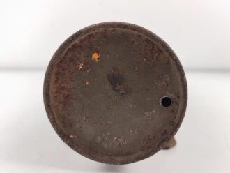 Eisenblechbehälter mit unbekannter Verwendung. Durchmesser knapp 10cm, Gesamtlänge 38cm.