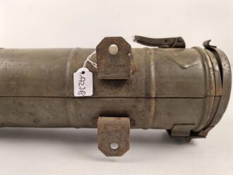 Eisenblechbehälter mit unbekannter Verwendung. Durchmesser knapp 10cm, Gesamtlänge 38cm.