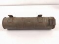 Eisenblechbehälter mit unbekannter Verwendung. Durchmesser knapp 10cm, Gesamtlänge 38cm.