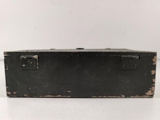 NVA Transportkasten mit Funkgerät Ersatzteilen (R105, 108 und 109 ). Funktion nicht geprüft, ungereinigtes Set