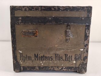 1.Weltkrieg, Offizierskiste des Hauptmann Mietens, Angehöriger im Füsilier Regiment 80. Originallack, Maße etwa 35 x 70 x 30cm