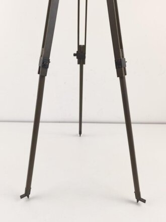 Hölzernes Gestell, Zapfendurchmesser 13mm. Originallack, nicht ausgezogen ohne Zapfen 59cm lang., keine Markierungen