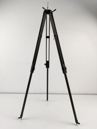 Hölzernes Gestell, Zapfendurchmesser 13mm. Originallack, nicht ausgezogen ohne Zapfen 59cm lang., keine Markierungen