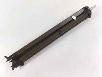 Hölzernes Gestell, Zapfendurchmesser 13mm. Originallack, nicht ausgezogen ohne Zapfen 59cm lang., keine Markierungen